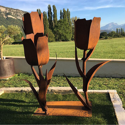 Gnee Garden Tulip Flower Shape Niestandardowe metalowe rzeźby na podwórko