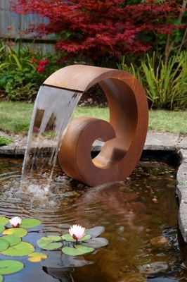 Zewnętrzna metalowa fontanna ogrodowa Corten Stalowa fontanna ogrodowa