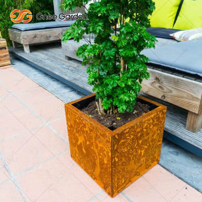 Prosta konstrukcja Mała podstawa Metalowa doniczka na zewnątrz Antyczna doniczka 30 cm 40 cm