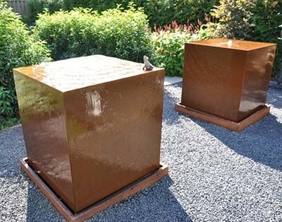 1100 mm Kwadratowe metalowe ozdoby ogrodowe Stal Corten Water Feature