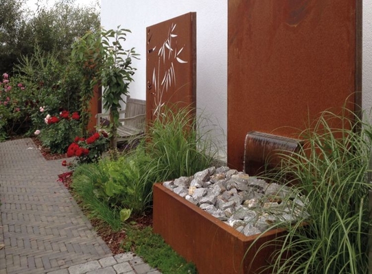 Nowoczesna zewnętrzna stalowa fontanna Corten dekoracyjna do ogrodu