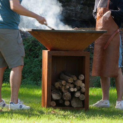 Zardzewiała wysokość 100 cm Stal Corten Fire Pit na zewnątrz z magazynem drewna