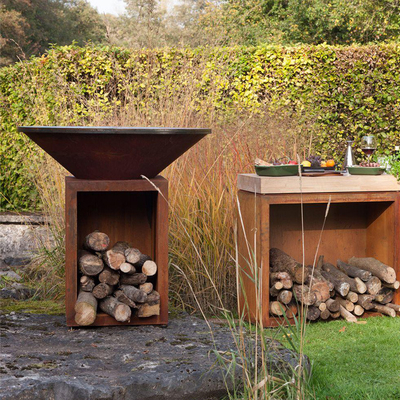Zardzewiała wysokość 100 cm Stal Corten Fire Pit na zewnątrz z magazynem drewna