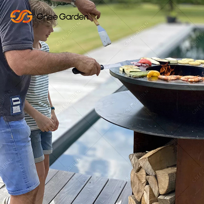 Opalane drewnem grille ze stali Corten na grilla na świeżym powietrzu