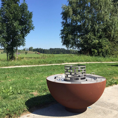 1000mm Outdoor Corten Steel Fire Pit z dostosowanym pierścieniem grillowym