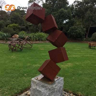 Danger Block Corten Steel Sculpture Zardzewiałe metalowe rzeźby ogrodowe na trawnik