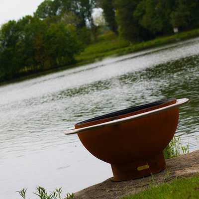 Duży przenośny 120 cm stalowy kominek Corten na dziedziniec