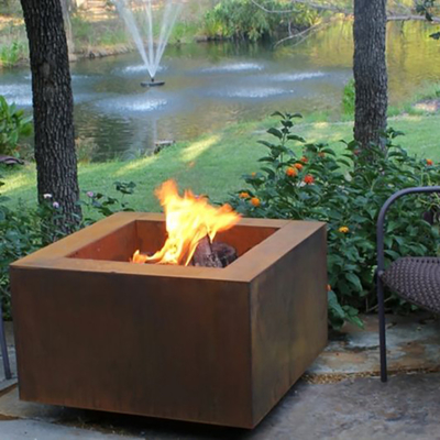 Zewnętrzny kwadratowy metalowy kominek na drewno 600 X 600 X H500mm