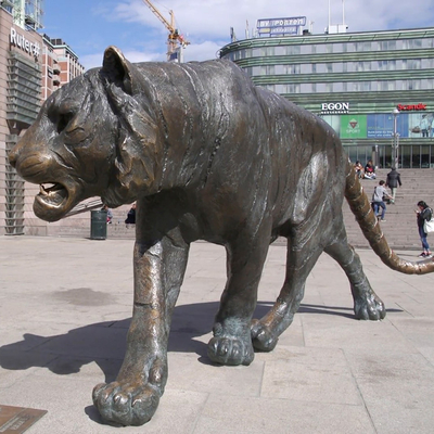Wysokość 5 m Dekoracyjna rzeźba z brązu Leopard Współczesny standard SGS