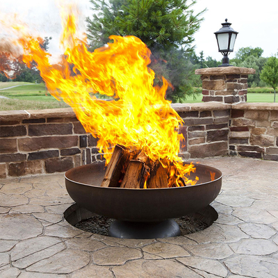 Rustykalny okrągły piecyk opalany drewnem Corten Steel Fire Pit na zewnątrz podwórko
