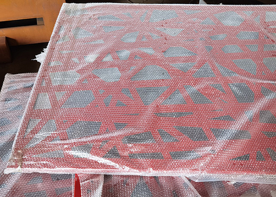 GN-SP-166 Cięcie laserowe panel ze stali malowanej na czerwono z geometrycznym wzorem
