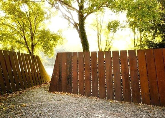 Panel ogrodzeniowy ze stali Corten o wysokości 2 m do budynków mieszkalnych